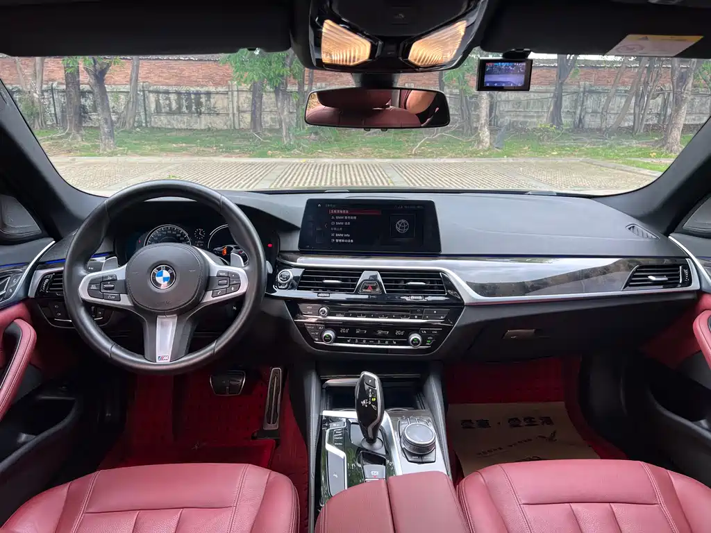 BMW 5 Series 2017 — фото 13