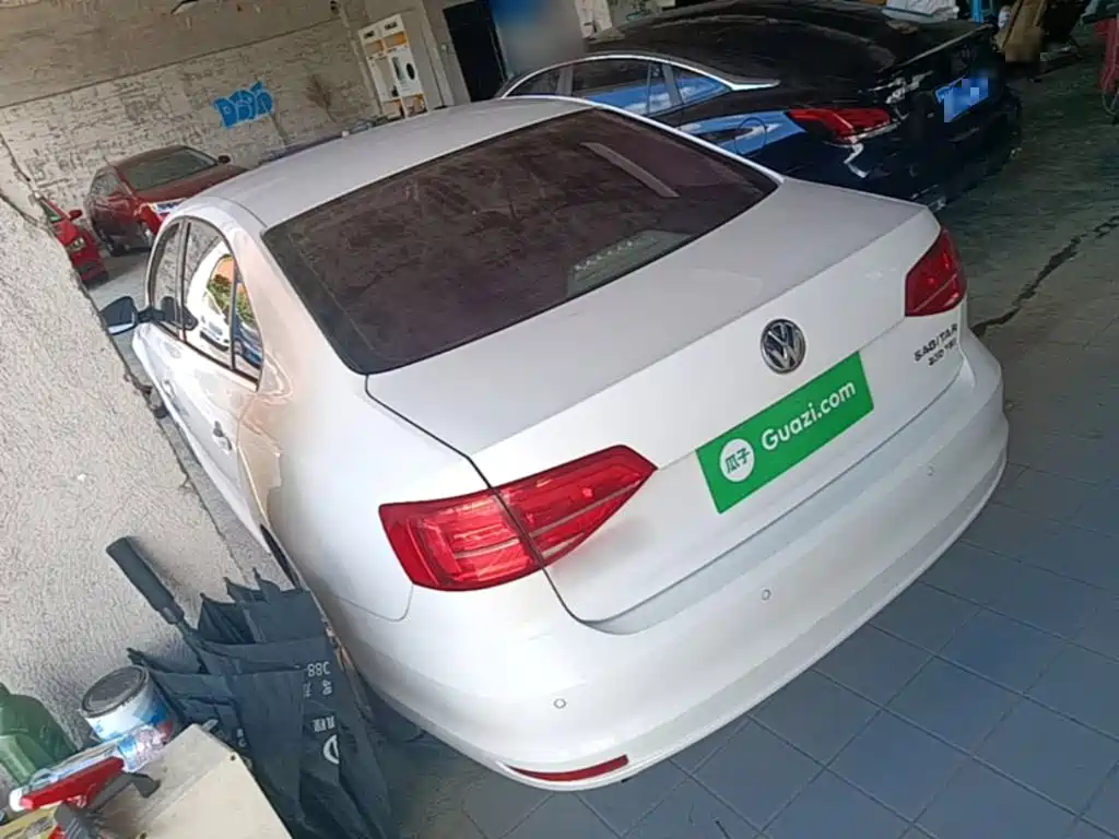 Volkswagen Sagitar 2016