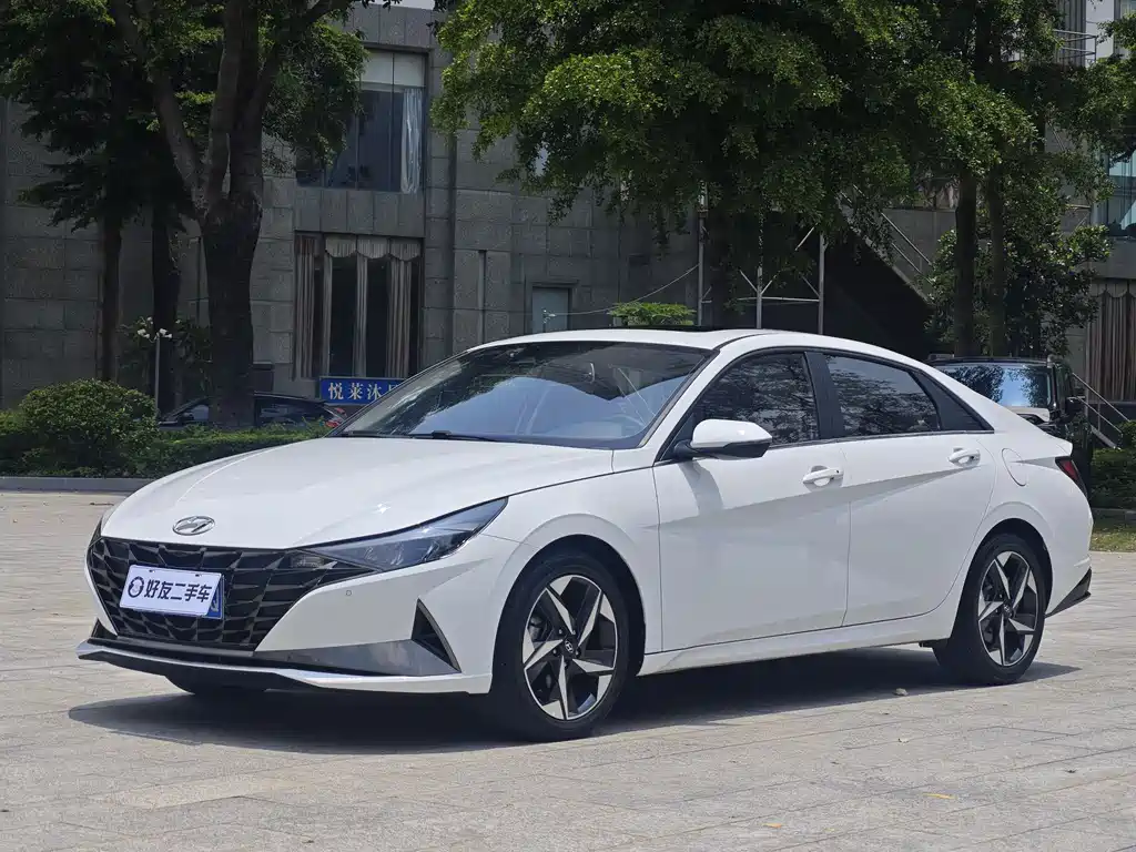 Hyundai Elantra 2022 — фото 1
