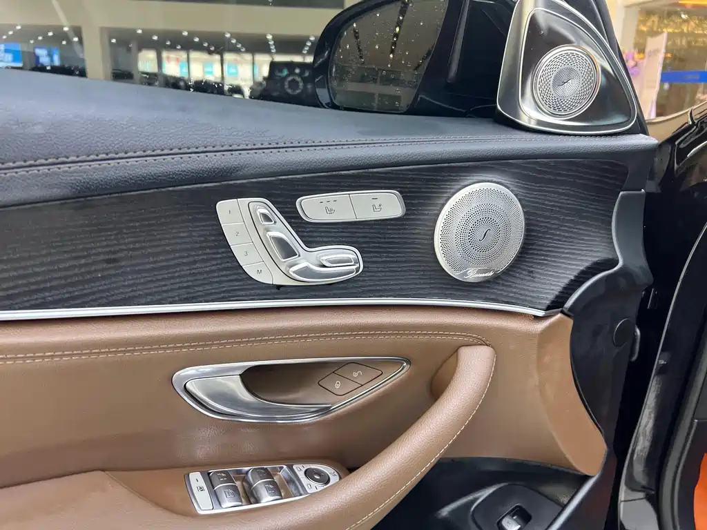 Mercedes-Benz E-Class 2023 — фото 10