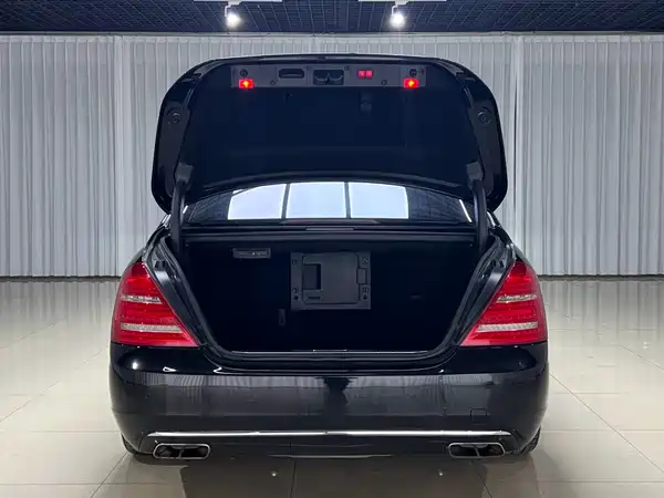Mercedes-Benz S-Class 2012