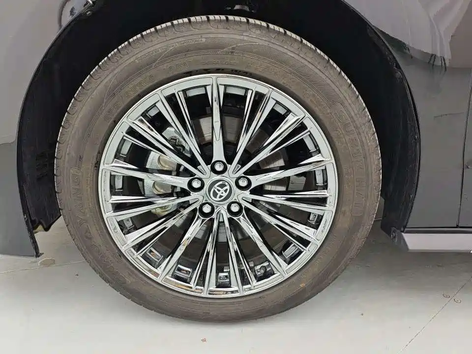 Toyota Granvia — фото 17