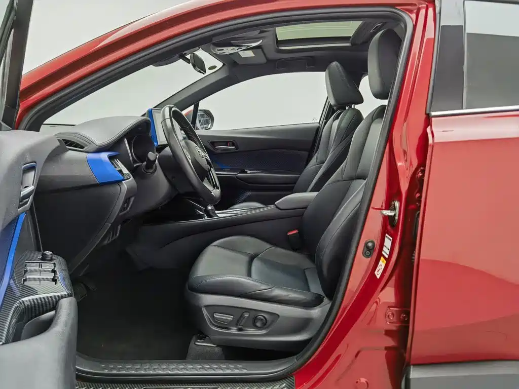 Toyota C-HR 2020 — фото 10