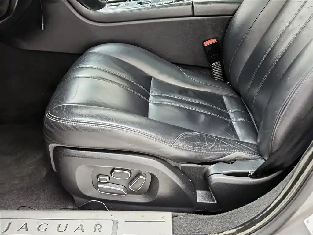 Jaguar XJ 2011 — фото 20