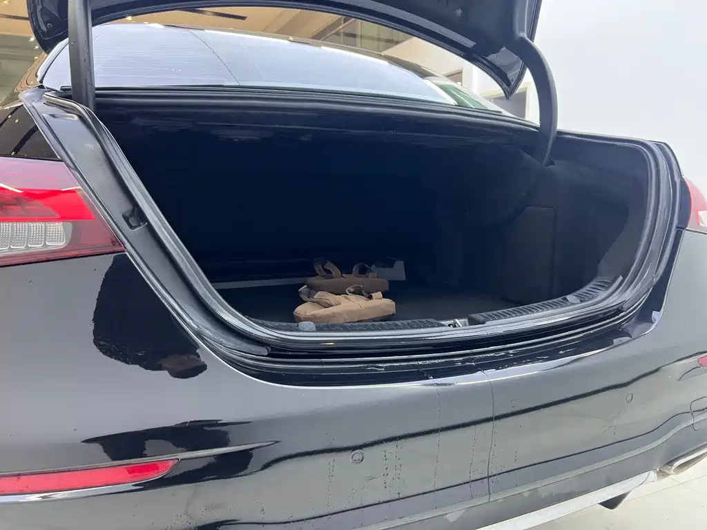 Mercedes-Benz E-Class 2023 — фото 17