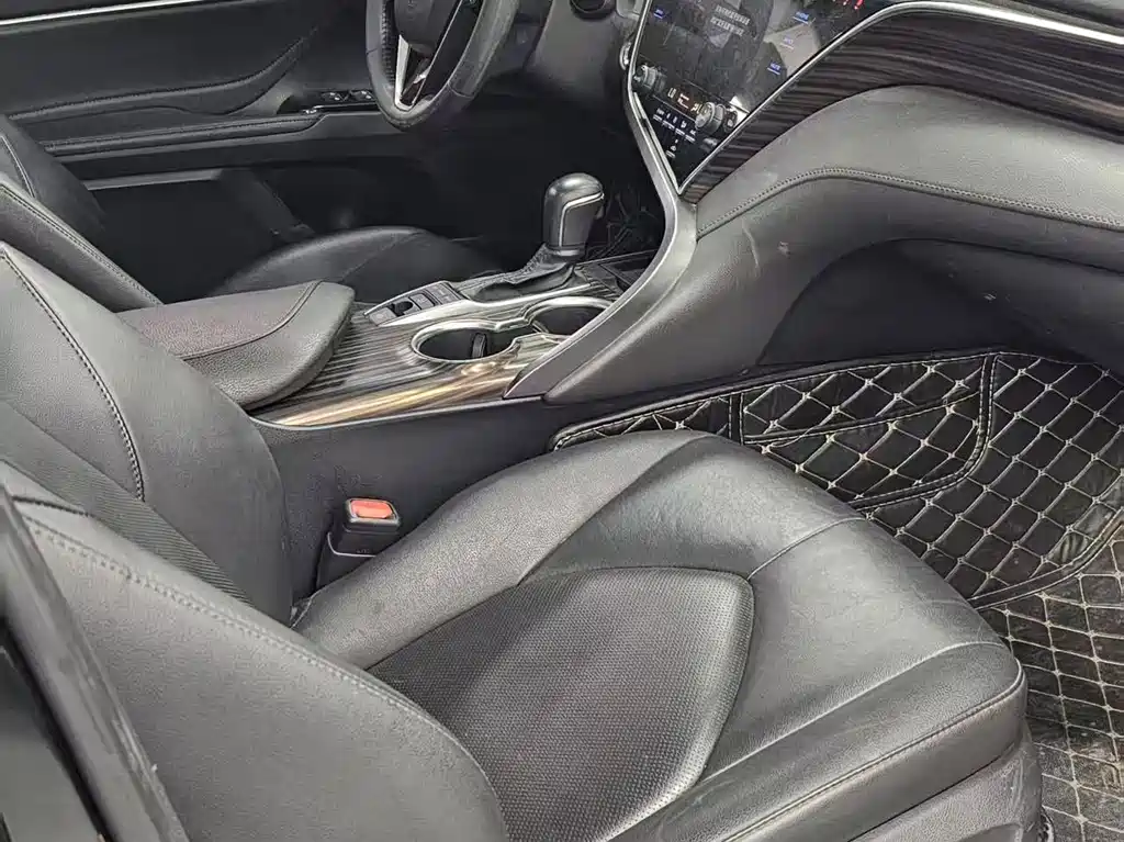 Toyota Camry 2019 — фото 10