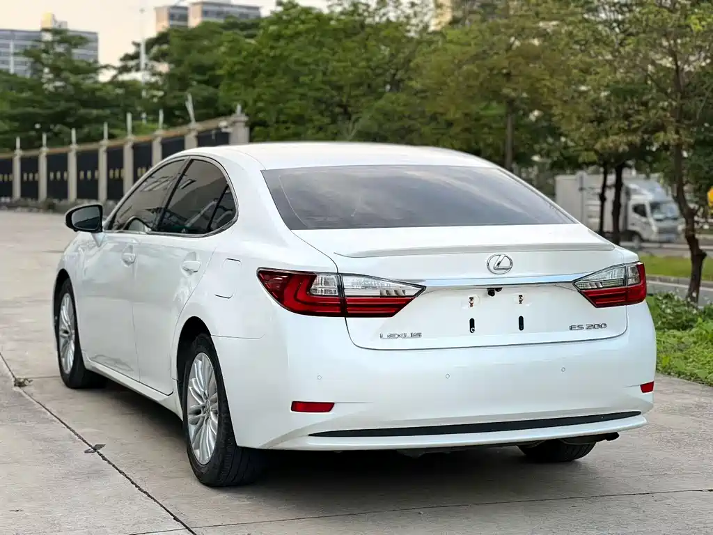 Lexus ES 2016 — фото 9