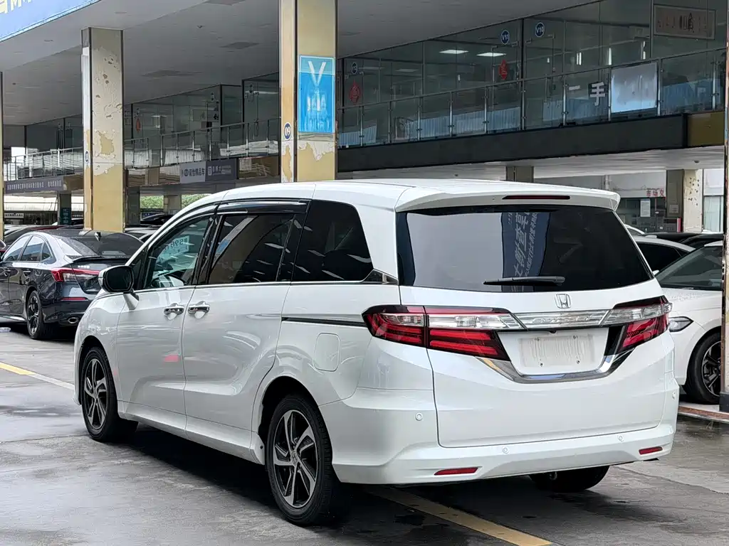 Honda Odyssey 2017 — фото 12