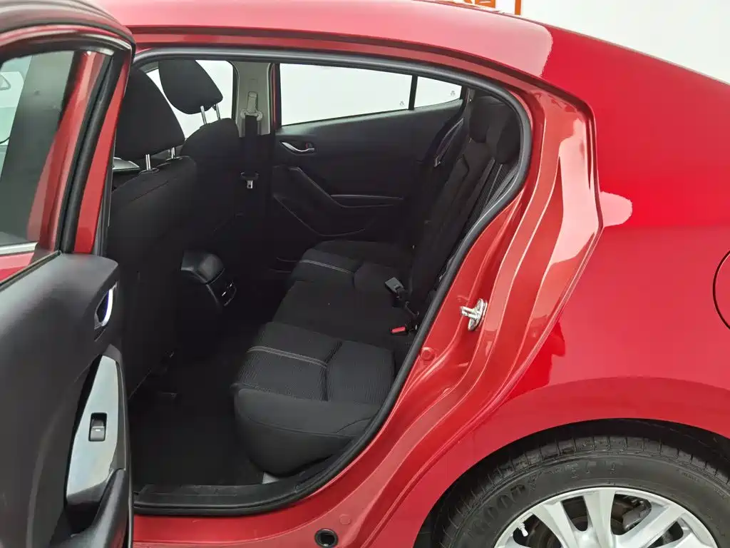 Mazda 3 Axela 2017 — фото 15