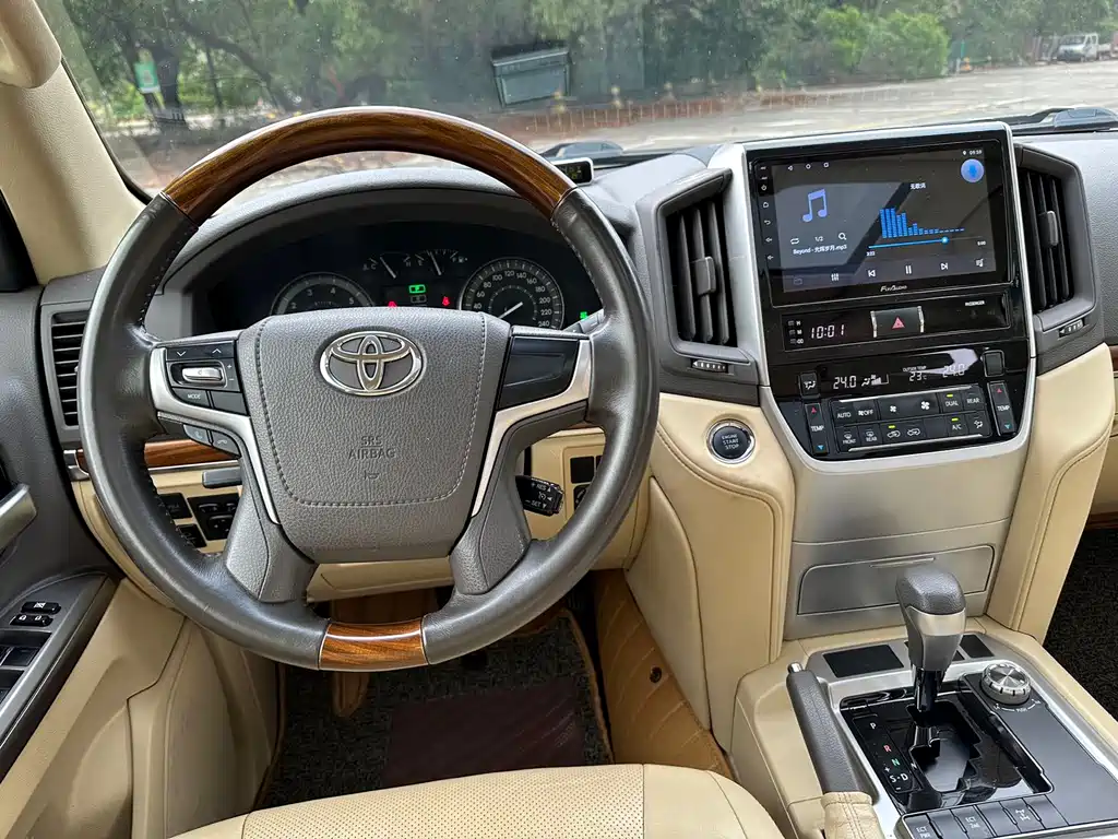 Toyota Land Cruiser 2017 — фото 4