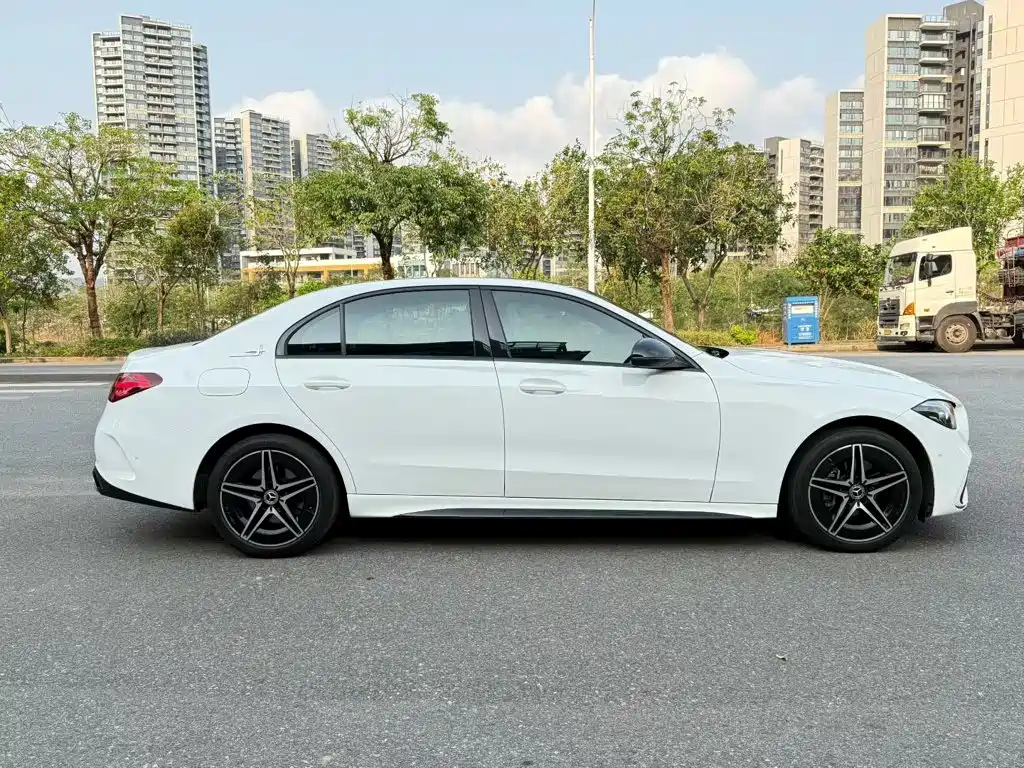 Mercedes-Benz C-Class 2023 — фото 9