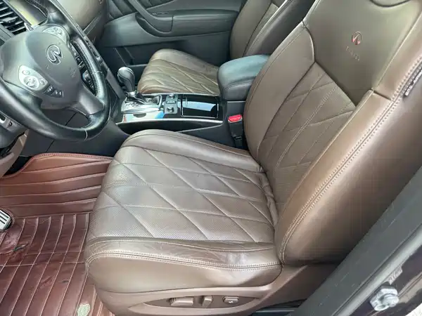 Infiniti QX70 2014