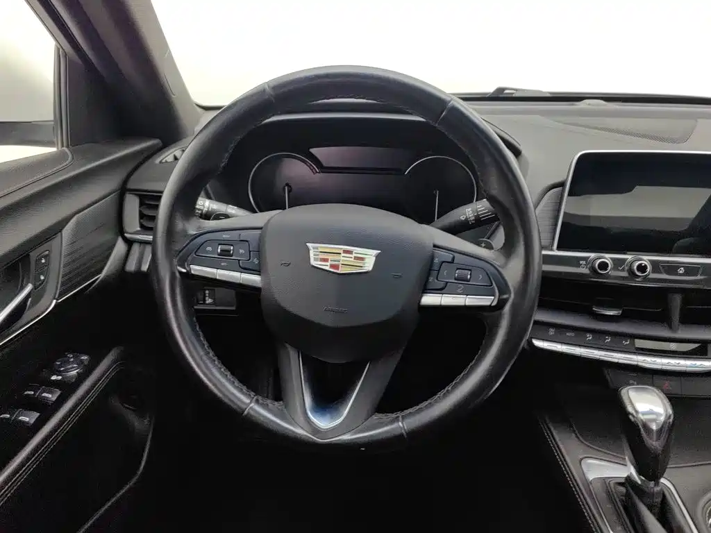 Cadillac CT4 2021 — фото 11