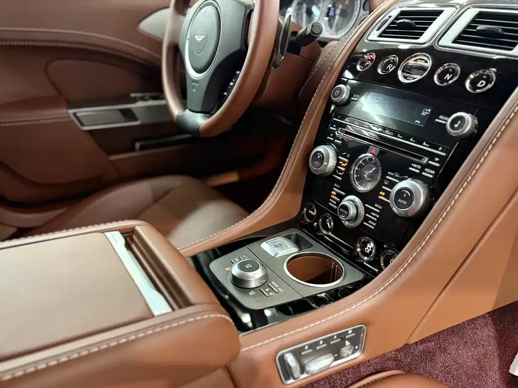 Aston Martin Rapide 2015 — фото 8