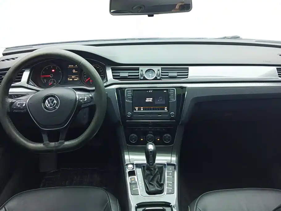 Volkswagen Passat 2018 — фото 12