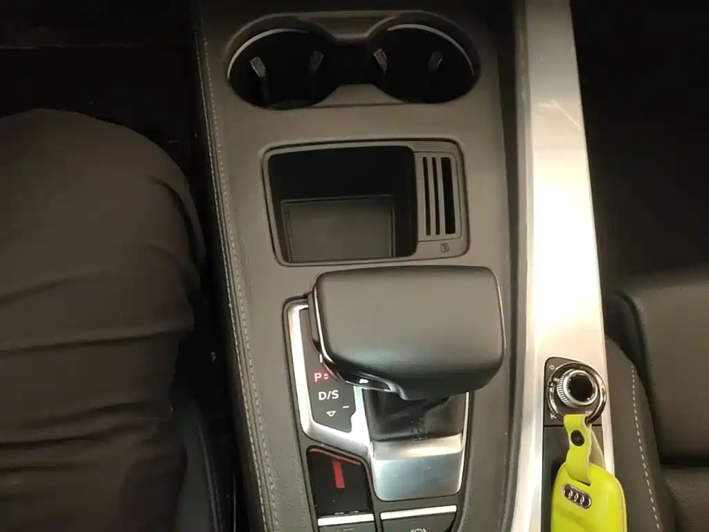 Audi A4L 2024 — фото 14