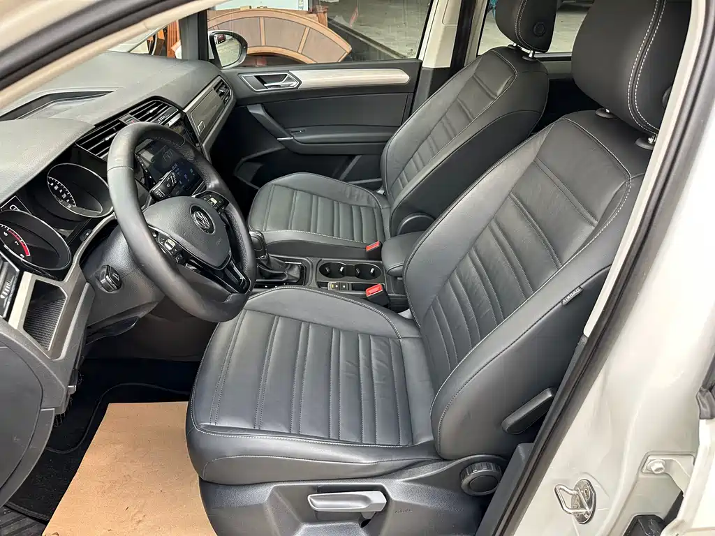 Volkswagen Touran 2017 — фото 10