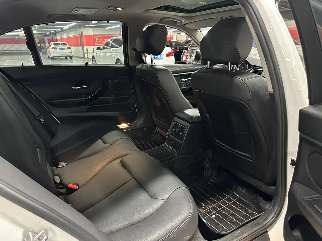 BMW 3 Series 2017 — фото 15