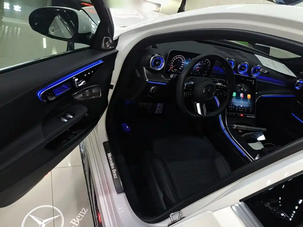 Mercedes-Benz C-Class 2025 — фото 12