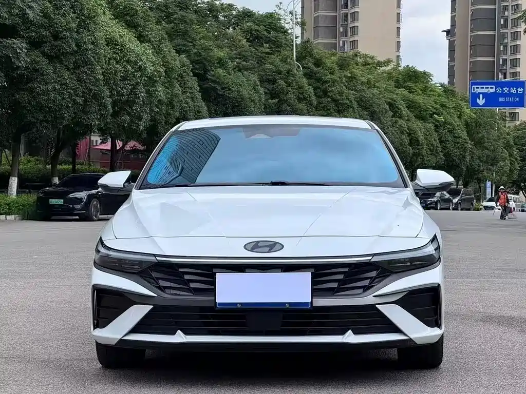 Hyundai Elantra 2024