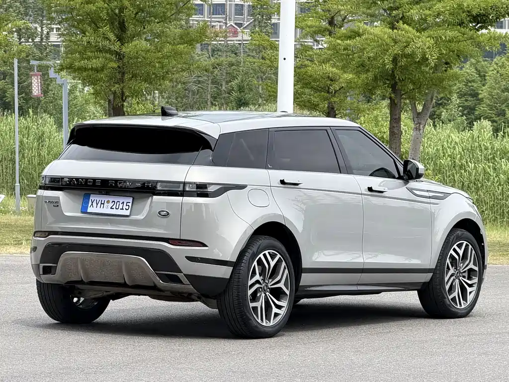 Land Rover Evoque 2023 — фото 19