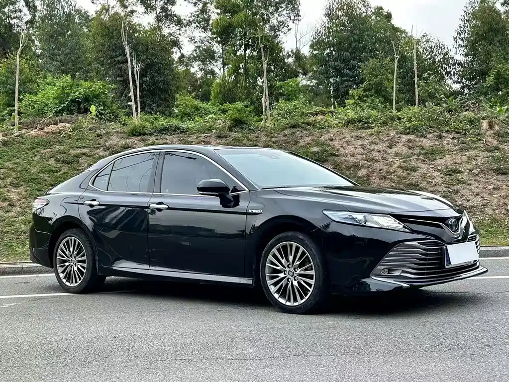 Toyota Camry 2020 — фото 1