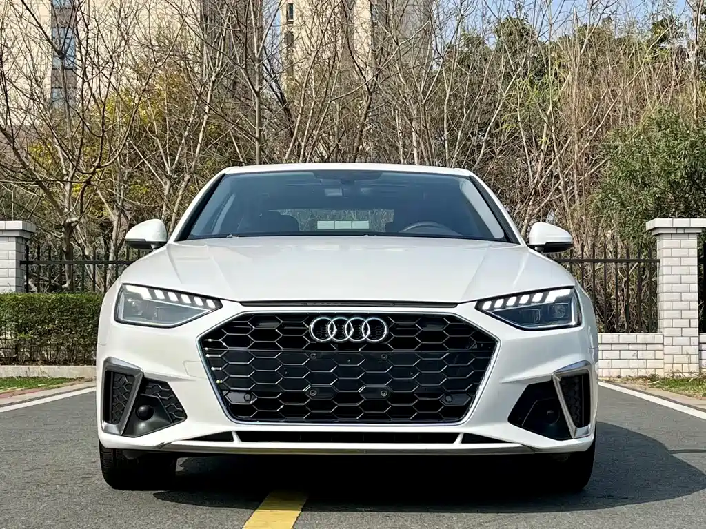Audi A4L 2022 — фото 3