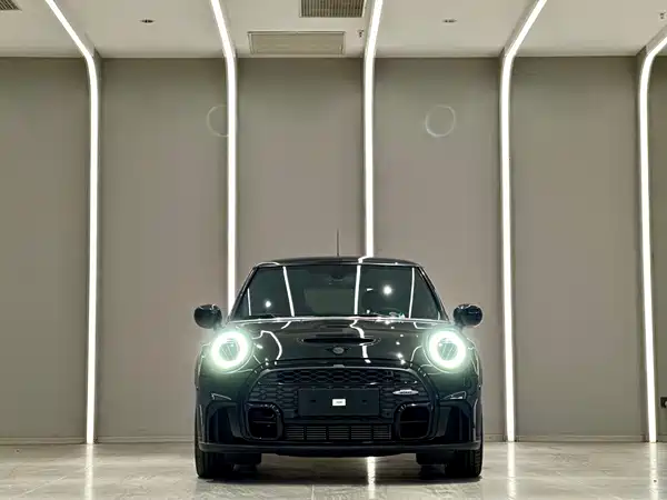 MINI MINI 2023