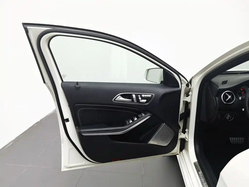 Mercedes-Benz A-Class 2015 — фото 8