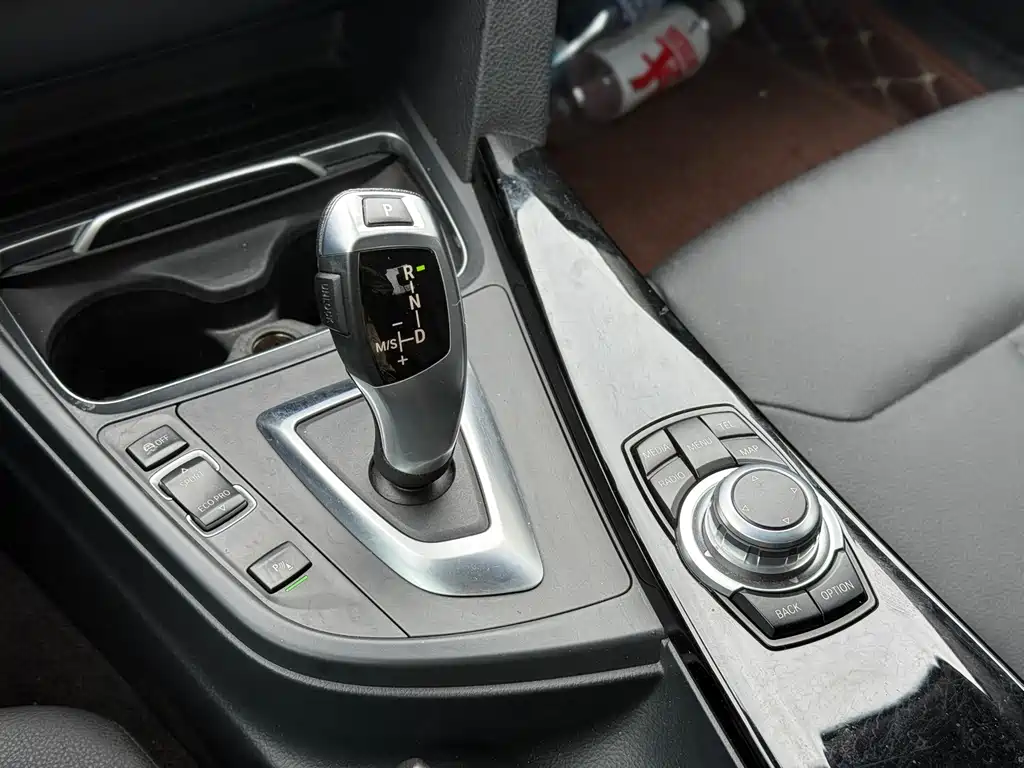 BMW 3 Series 2016 — фото 14