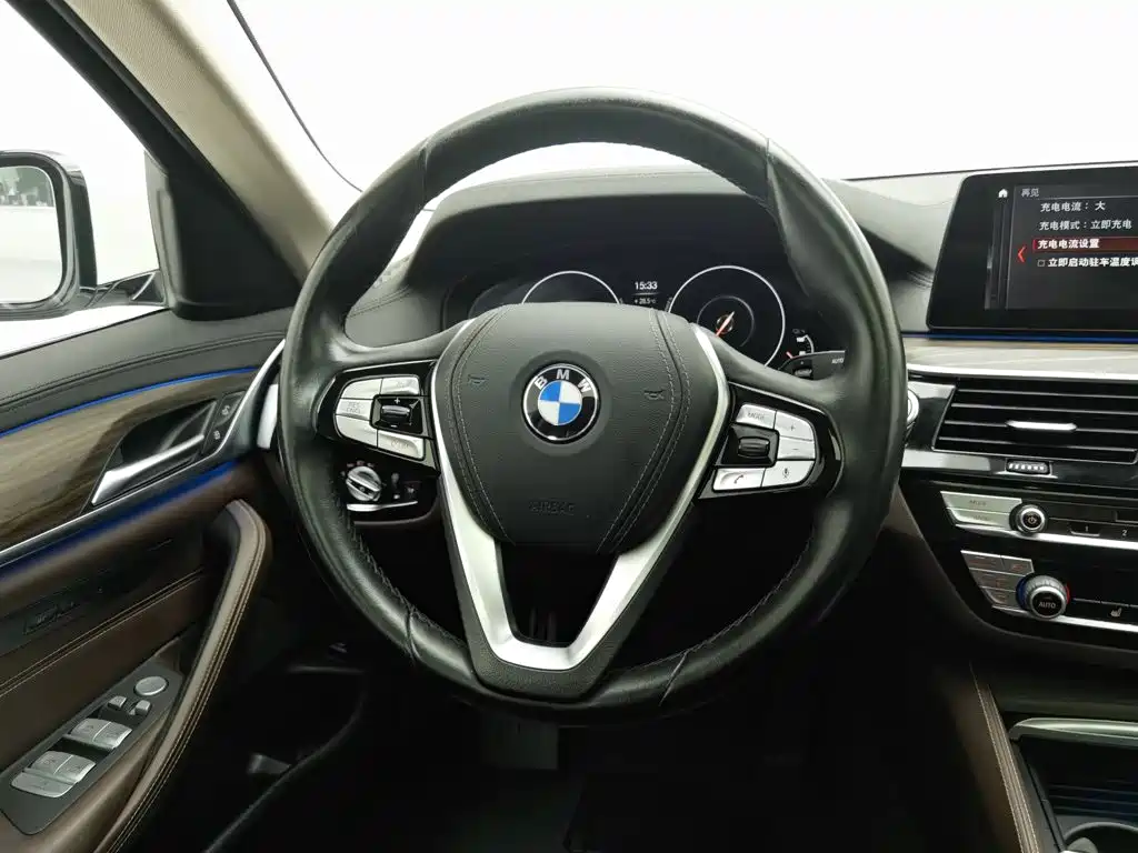 BMW 5 Series New Energy 2019 — фото 11