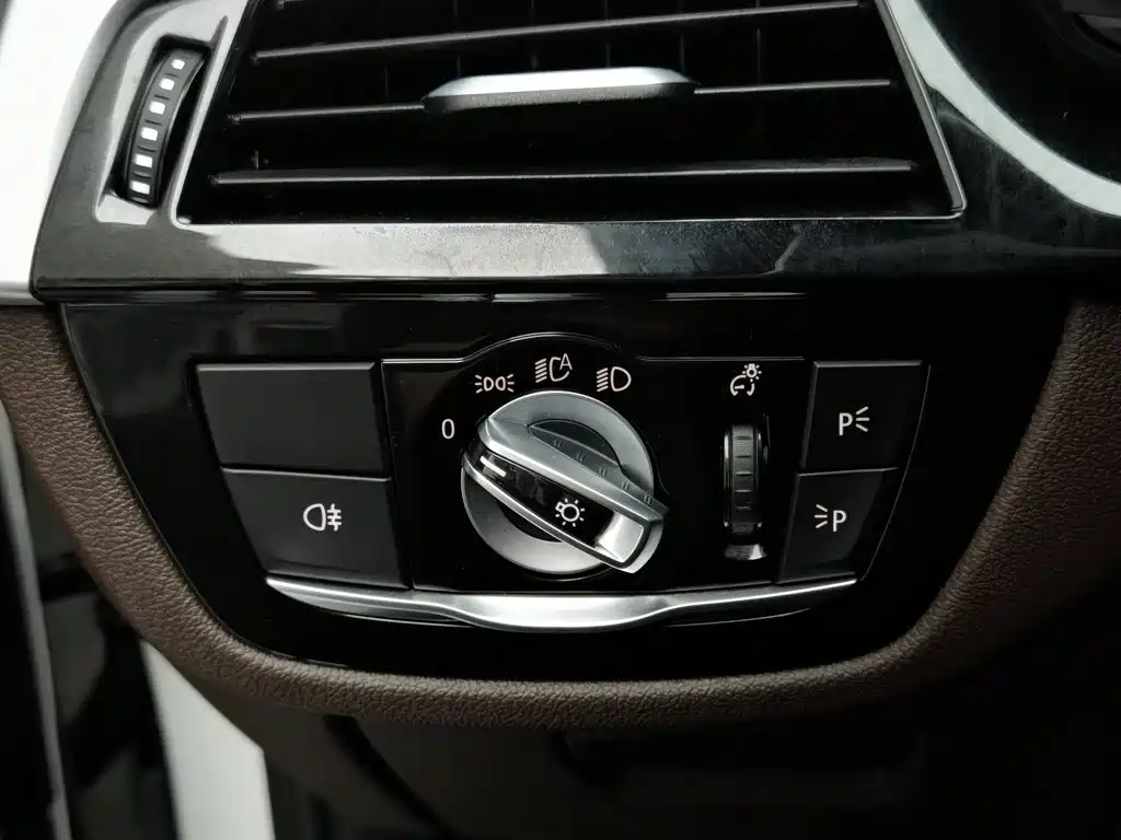 BMW 5 Series New Energy 2019 — фото 21