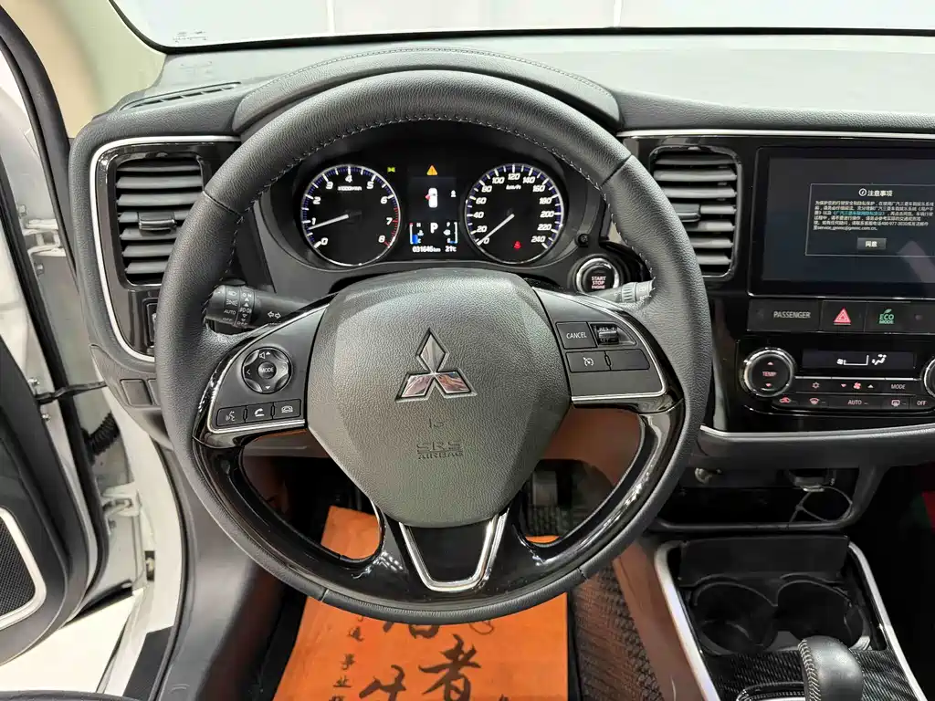 Mitsubishi Outlander 2023 — фото 12