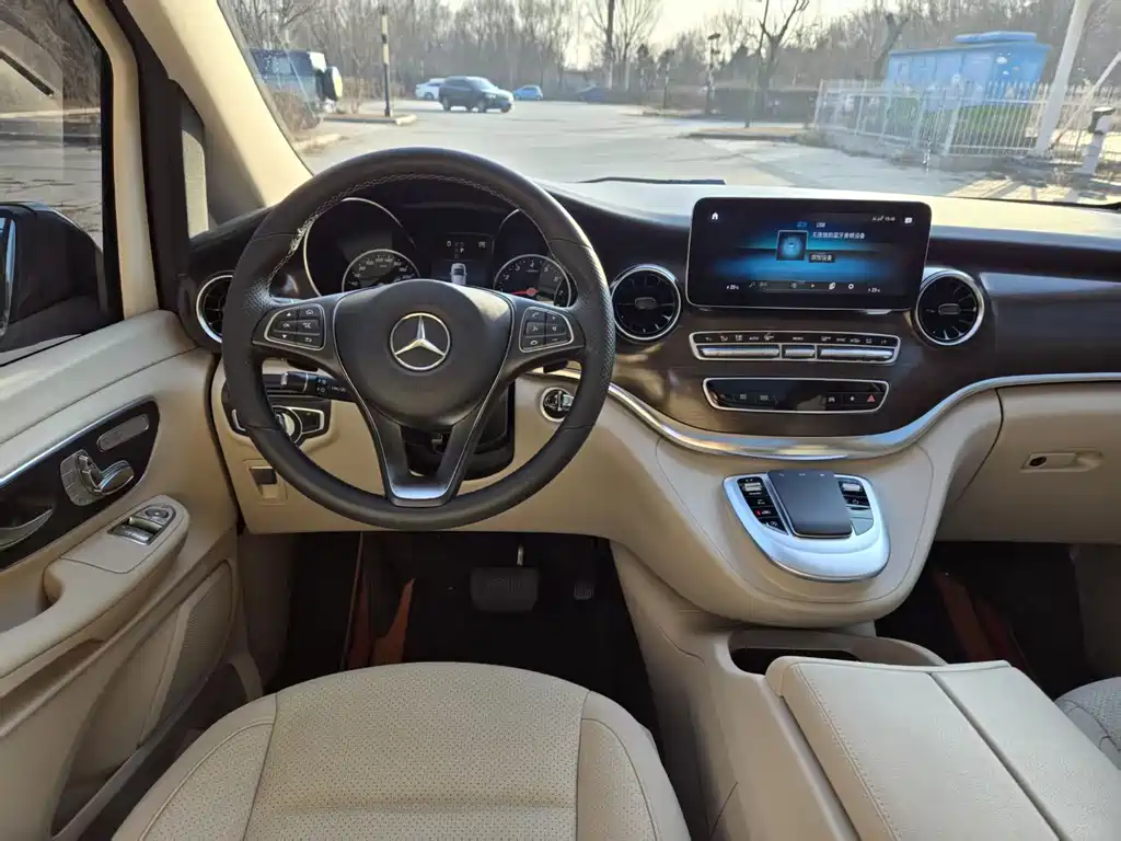 Mercedes-Benz V-Class 2021 — фото 12