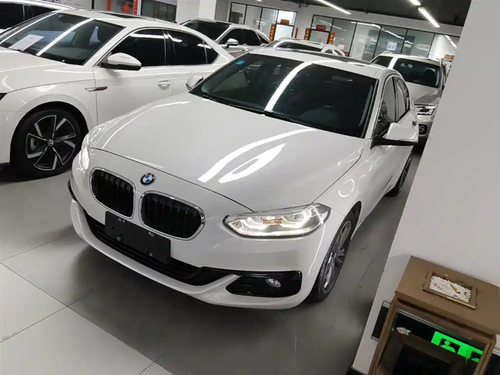 BMW 1 Series 2019 — фото 1