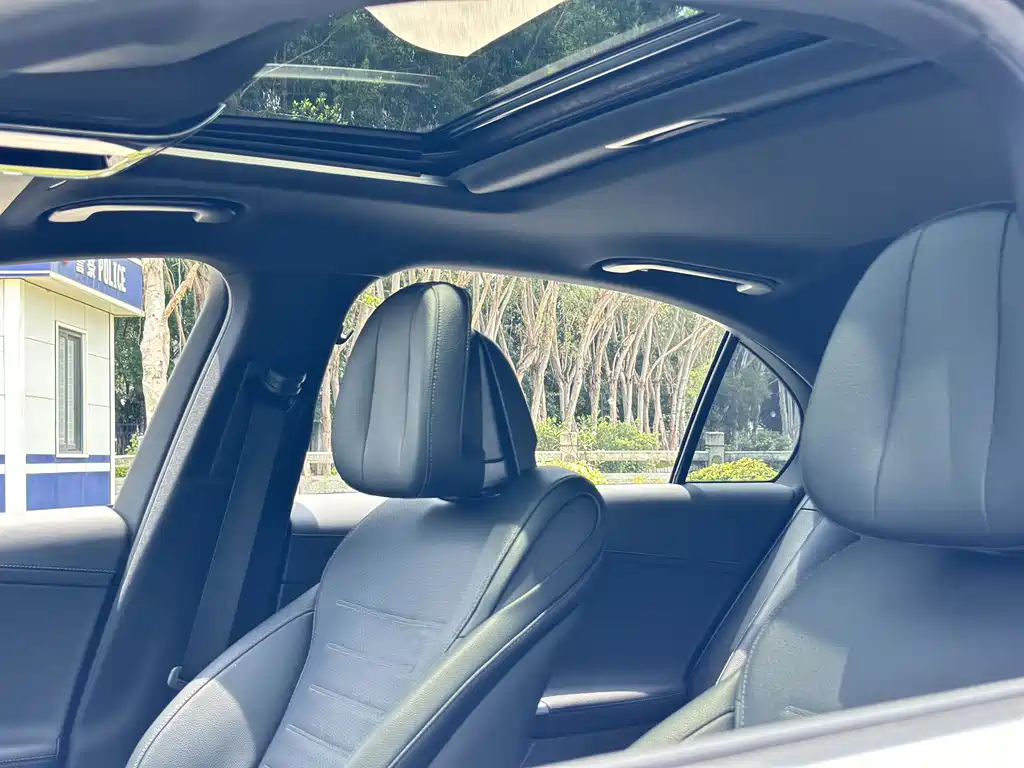 Mercedes-Benz C-Class 2022 — фото 10
