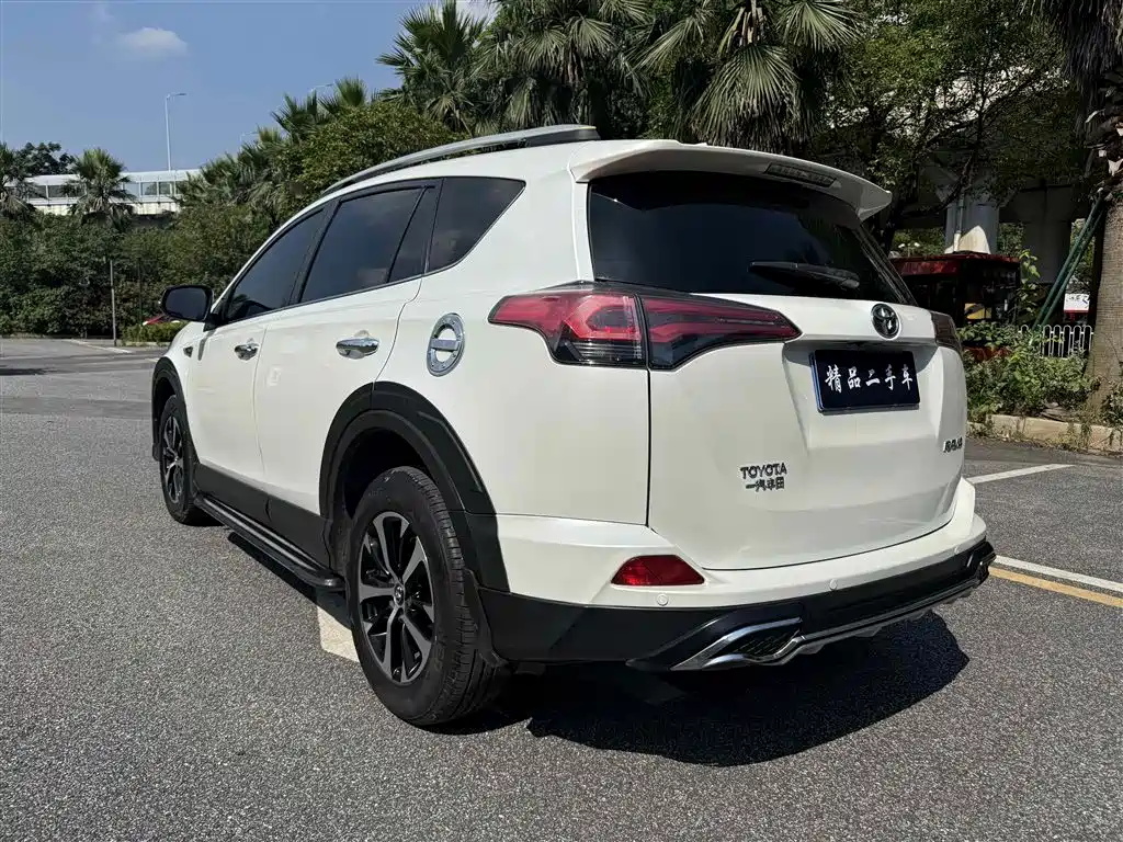 Toyota RAV4 2018 — фото 4