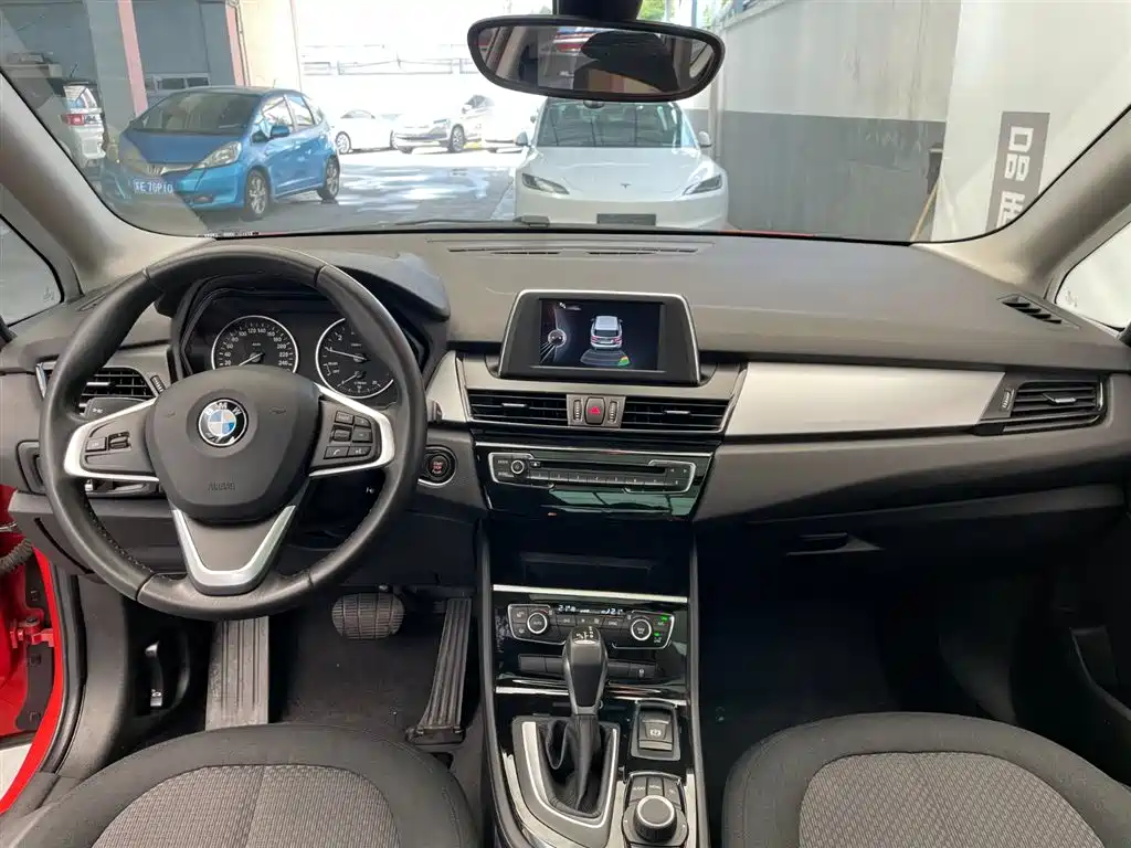 BMW 2 Series Active Tourer 2017 — фото 8