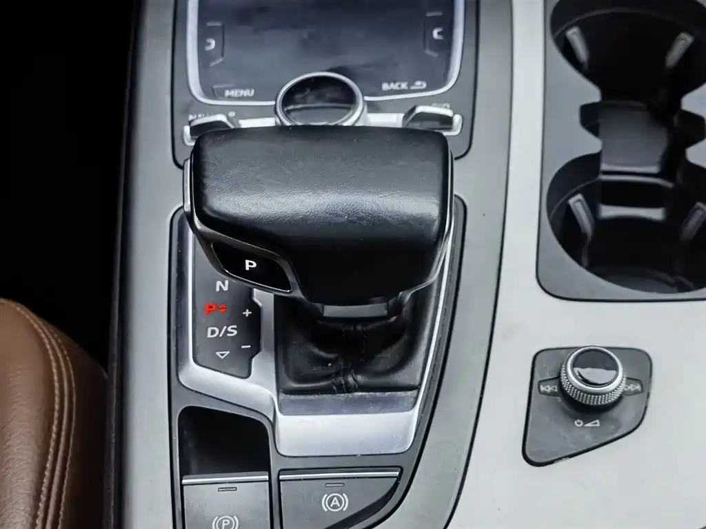 Audi Q7 2018 — фото 13