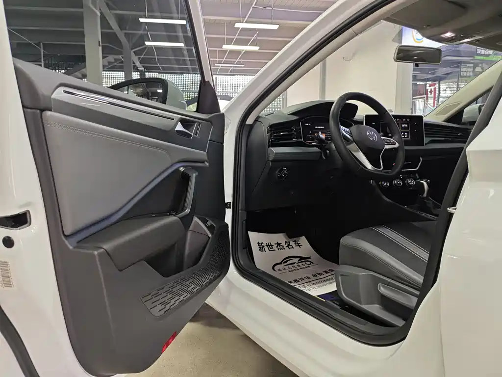 Volkswagen Sagitar 2024
