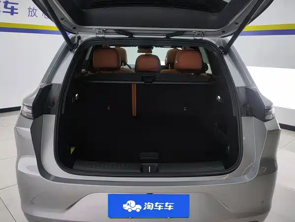 Li Auto L6 2024