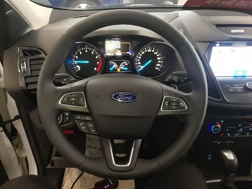Ford Kuga 2016 — фото 11