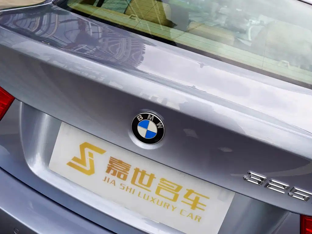 BMW 3 Series 2011 — фото 27