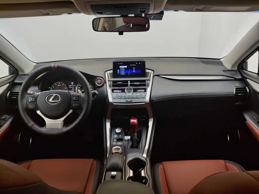 Lexus NX 2017 — фото 16