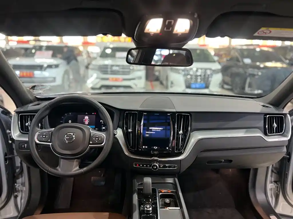 Volvo XC60 2022 — фото 7