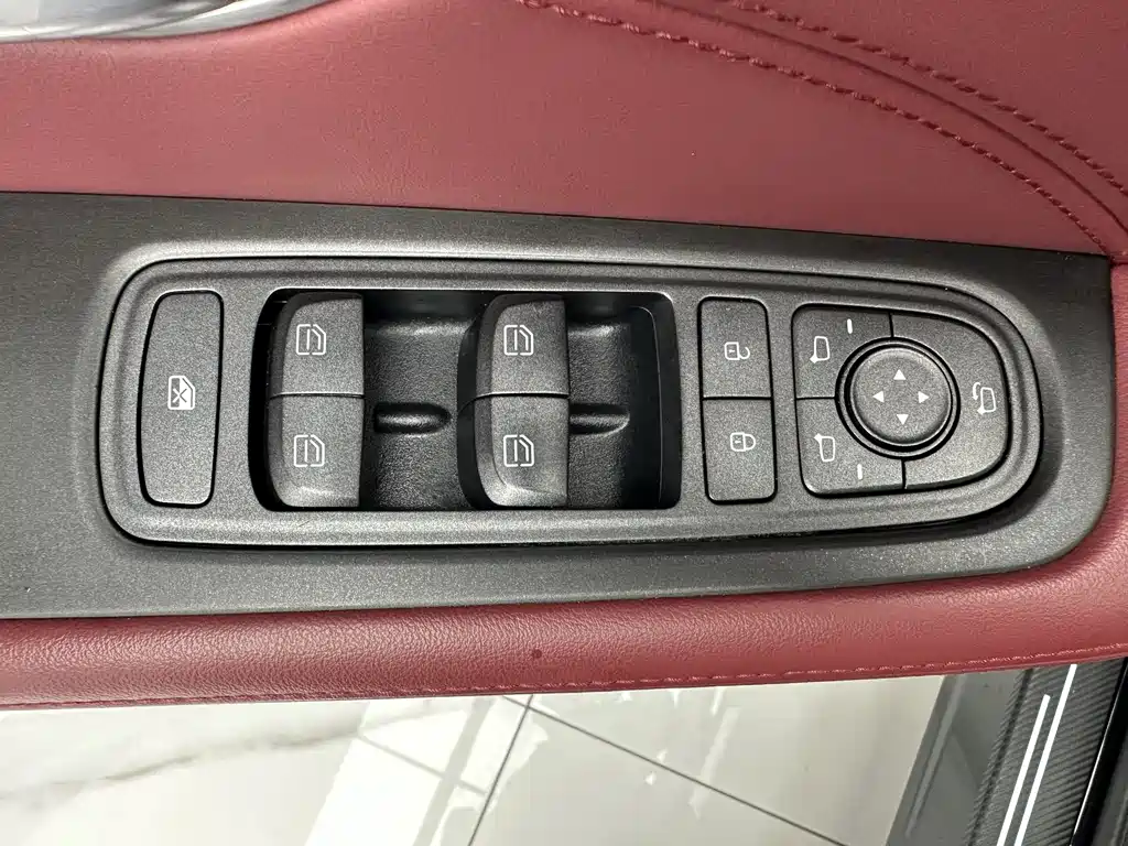 Jetour Jietu X70 PLUS 2023 — фото 12