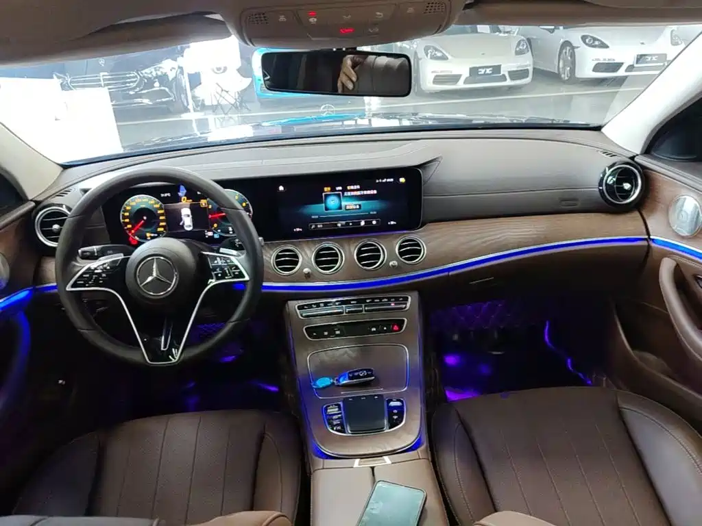 Mercedes-Benz E-Class 2022 — фото 10