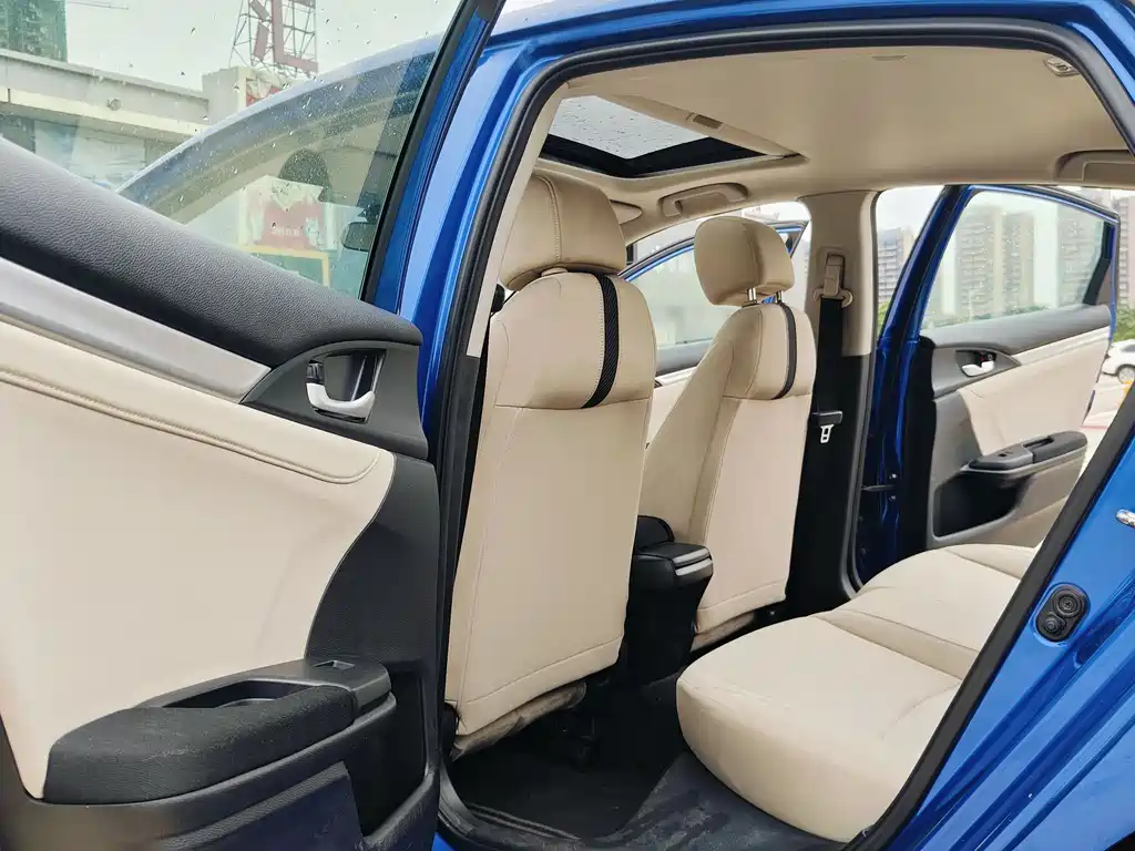 Honda Civic 2018 — фото 12