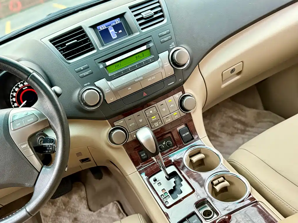 Toyota Highlander 2012 — фото 18