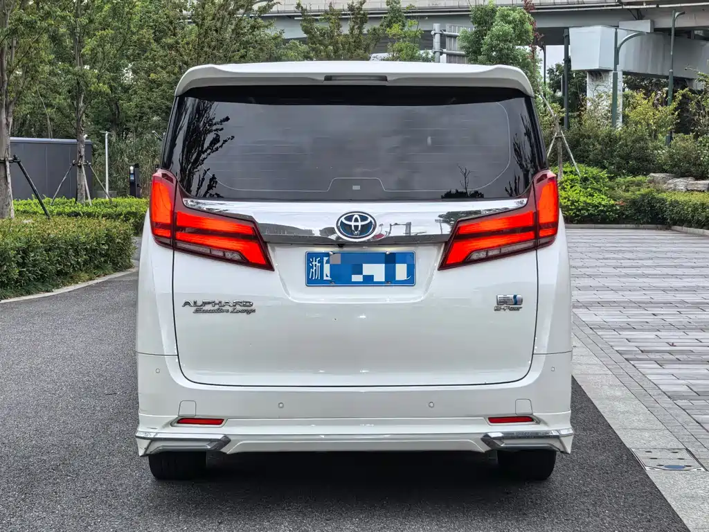 Toyota Alphard 2023 — фото 5